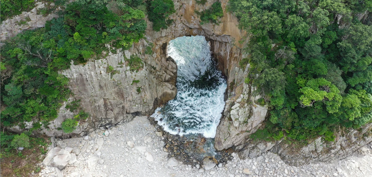 白山洞門